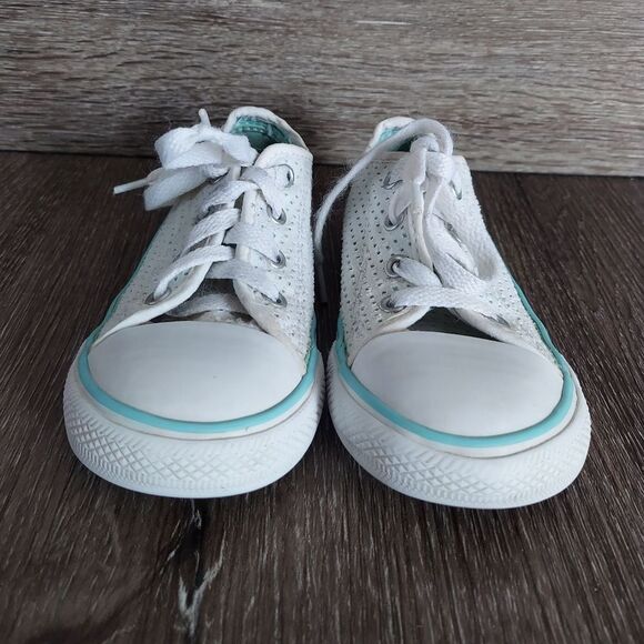 Converse Perforated Low Top Sneaker Size 9 - Picture 2 of 8